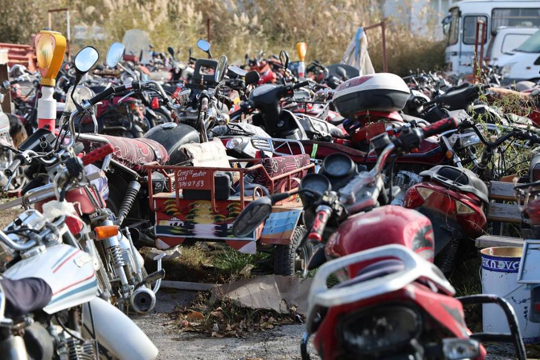 Milli servet, hurdaya çıktı! Milyonluk araçlar çürümeye terk edildi, 15 yıldır bekliyorlar 9